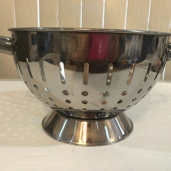 2 Vintage Unique Metal Strainer/Colander 11 1/2” handle to handle - Picture 4 of 7